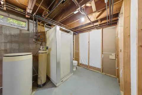 Bath - 1507 Babbitt Ct, Faribault, MN 55021 photo 3 of 3