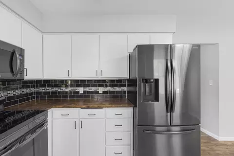 Kitchen - 1507 Babbitt Ct, Faribault, MN 55021 photo 4 of 4