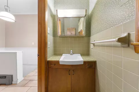 Bath - 1507 Babbitt Ct, Faribault, MN 55021 photo 2 of 3