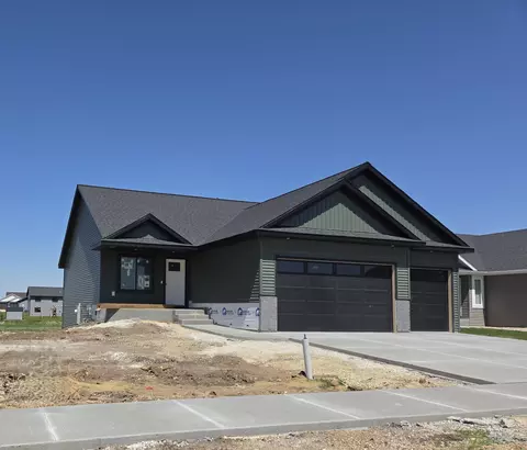 2110 Douglas Trail Dr SE, Pine Island, MN 55963