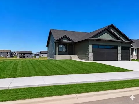 2110 Douglas Trail Dr SE, Pine Island, MN 55963