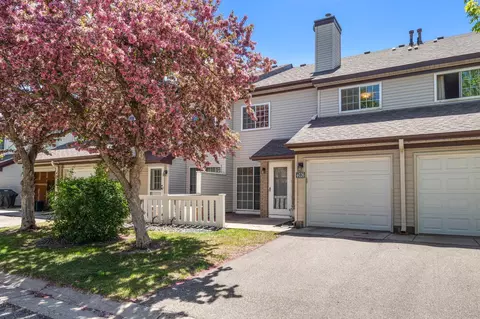 4026 Wilshire Cir #76, Shoreview, MN 55126