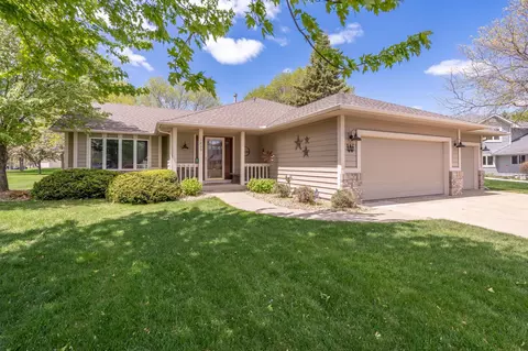 1209 Sunflower Cir S, Shakopee, MN 55379