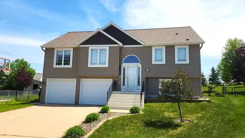5208 Pinehurst Ln NW, Rochester, MN 55901
