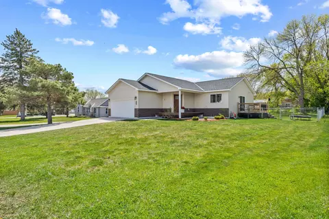 640 3rd St SE, Cokato, MN 55321