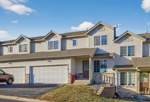 746 Baylee Pl SW, Pine Island, MN 55963