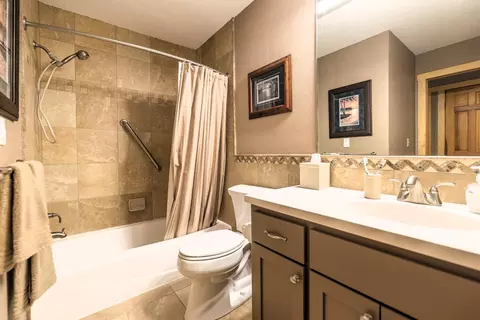 Bath - 1393 E Pointe Dr #1393, Brainerd, MN 56401 photo 1 of 2