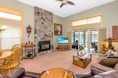 Living - 1393 E Pointe Dr #1393, Brainerd, MN 56401 photo 2 of 2