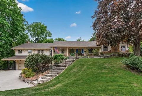 13651 Oakwood Curv, Burnsville, MN 55337