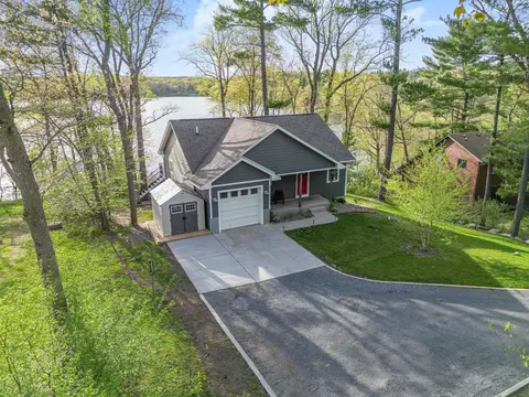 619 Nokomis Dr, Osceola, WI 54020