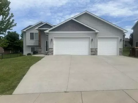 1107 Tikalsky St SE, New Prague, MN 56071