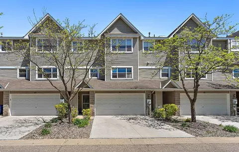 21 River Bend Pl, Chaska, MN 55318