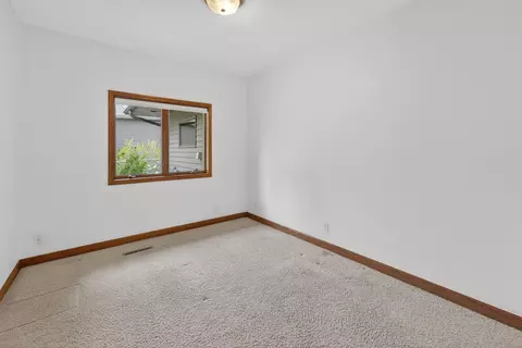 Bedroom - 7052 Eagle Trl, Centerville, MN 55038 photo 4 of 5