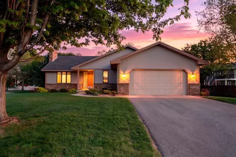 1286 Limestone Dr S, Shakopee, MN 55379