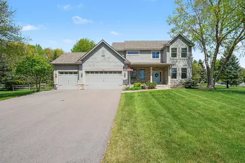2350 Fawn Hill Ct, Chanhassen, MN 55317