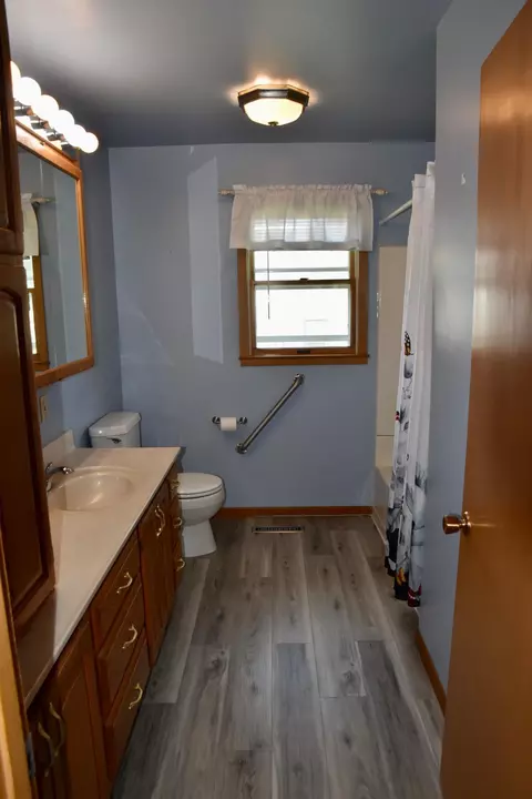 Bath - 666 3rd St, Ocheyedan, IA 51354 photo 1 of 4
