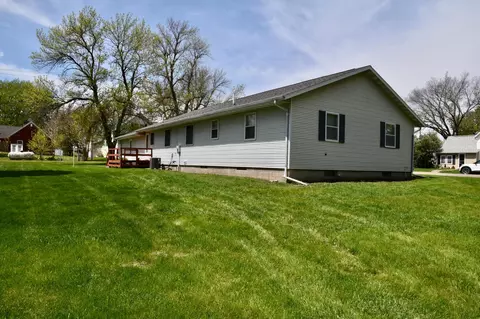 Exterior - 666 3rd St, Ocheyedan, IA 51354 photo 1 of 1