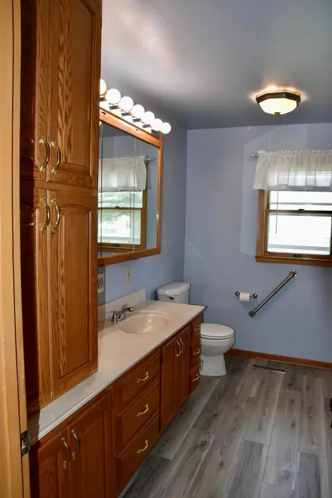 Bath - 666 3rd St, Ocheyedan, IA 51354 photo 2 of 4