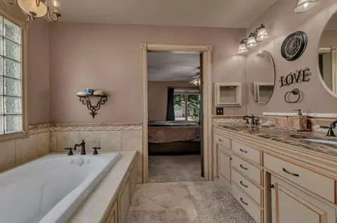 Bath - 410 Sundown Dr, Avon, MN 56310 photo 2 of 8