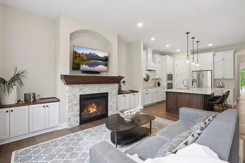 16383 Glory Ln, Eden Prairie, MN 55344