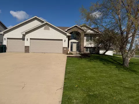 125 Sandstone Dr NW, Eyota, MN 55934