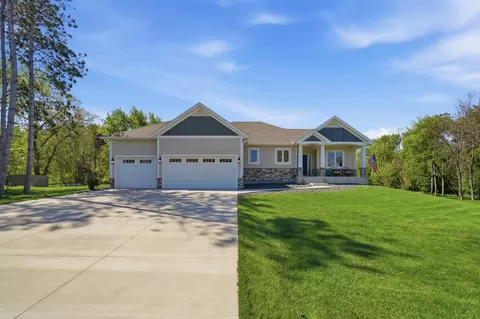 25155 Glen Rd, Excelsior, MN 55331