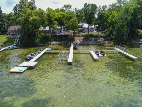 1321 S Darling Dr NW, Alexandria, MN 56308