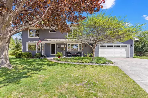 872 Westview Dr, Shoreview, MN 55126