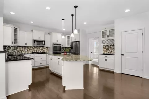 Kitchen - 1535 138th St E, Rosemount, MN 55068 photo 2 of 4