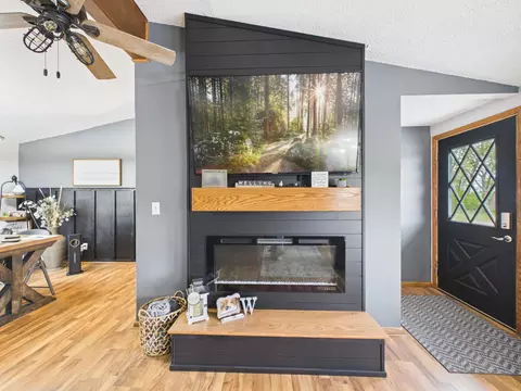 Entry Way - 350 Hwy 119 SW, Appleton, MN 56208 photo 2 of 2