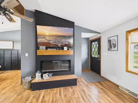 Entry Way - 350 Hwy 119 SW, Appleton, MN 56208 photo 1 of 2