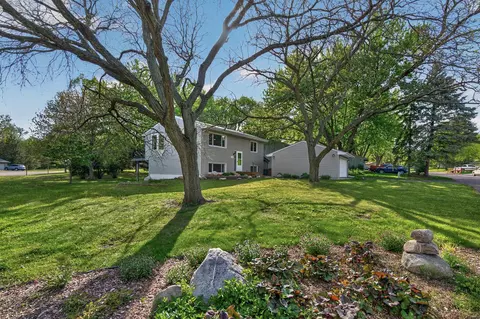 11501 Red Fox Dr, Maple Grove, MN 55369