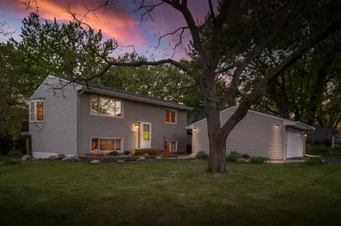 11501 Red Fox Dr, Maple Grove, MN 55369