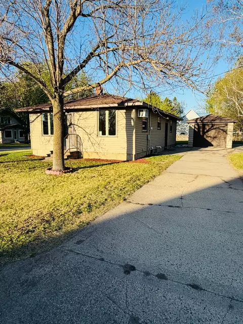 430 Western St, New Munich, MN 56356