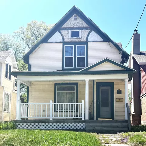703 4 St S, Fargo, ND 58103