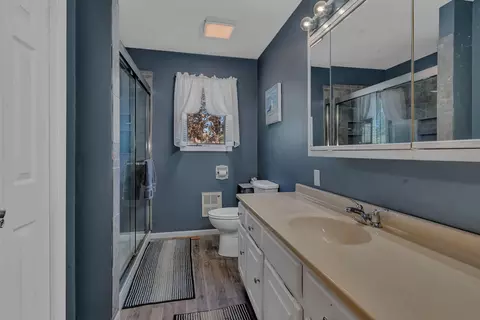 Bath - 608 E Ash Ave, Olivia, MN 56277 photo 1 of 3