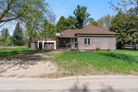 323 4th St SE, Staples, MN 56479