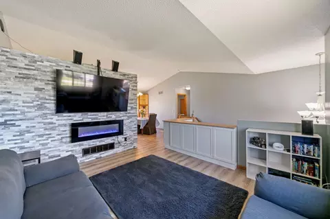 702 4th Ave SW, Isanti, MN 55040