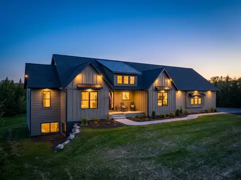 908 Gavin Pass, Hudson, WI 54016