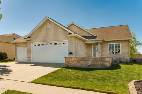 3304 Lakeridge Ln NW, Rochester, MN 55901