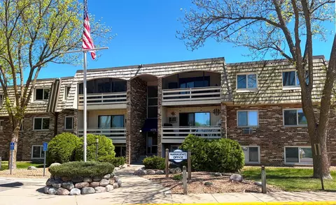 4379 Wilshire Blvd #208, Mound, MN 55364