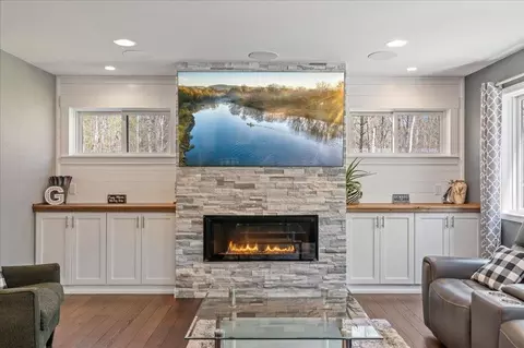 Living - 10719 E Shore Dr, Merrifield, MN 56465 photo 3 of 5