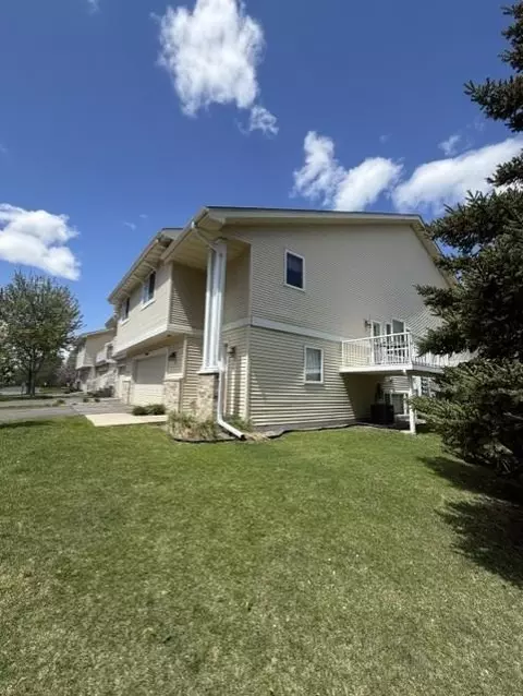 4820 Underwood Ln N #E, Plymouth, MN 55442