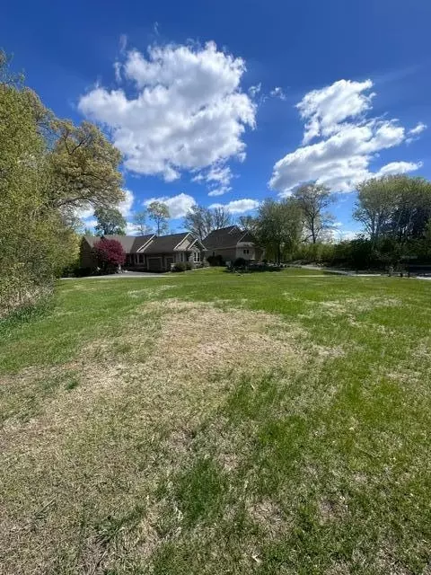 25 Pine Rd, North Oaks, MN 55127