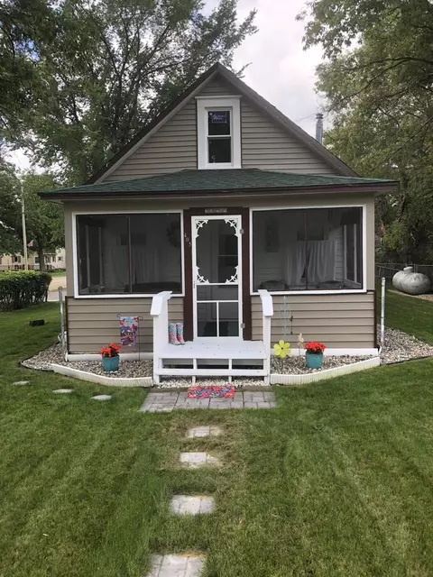 405 Hoff Ave, Vining, MN 56588