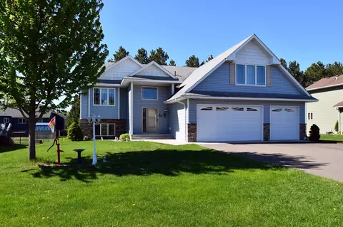 8707 Preserve Blvd N, Chisago City, MN 55013