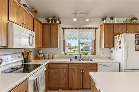 Kitchen - 11375 Andrew St, Brainerd, MN 56401 photo 3 of 3