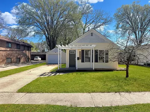 1330 14th St S, Fargo, ND 58103