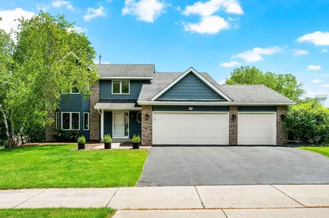 550 Hawthorne Woods Dr, Eagan, MN 55123