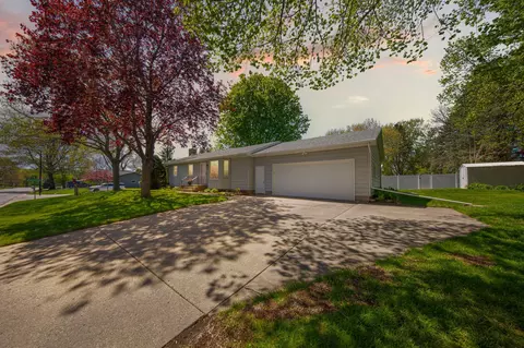 20 Mitchell Dr, Faribault, MN 55021